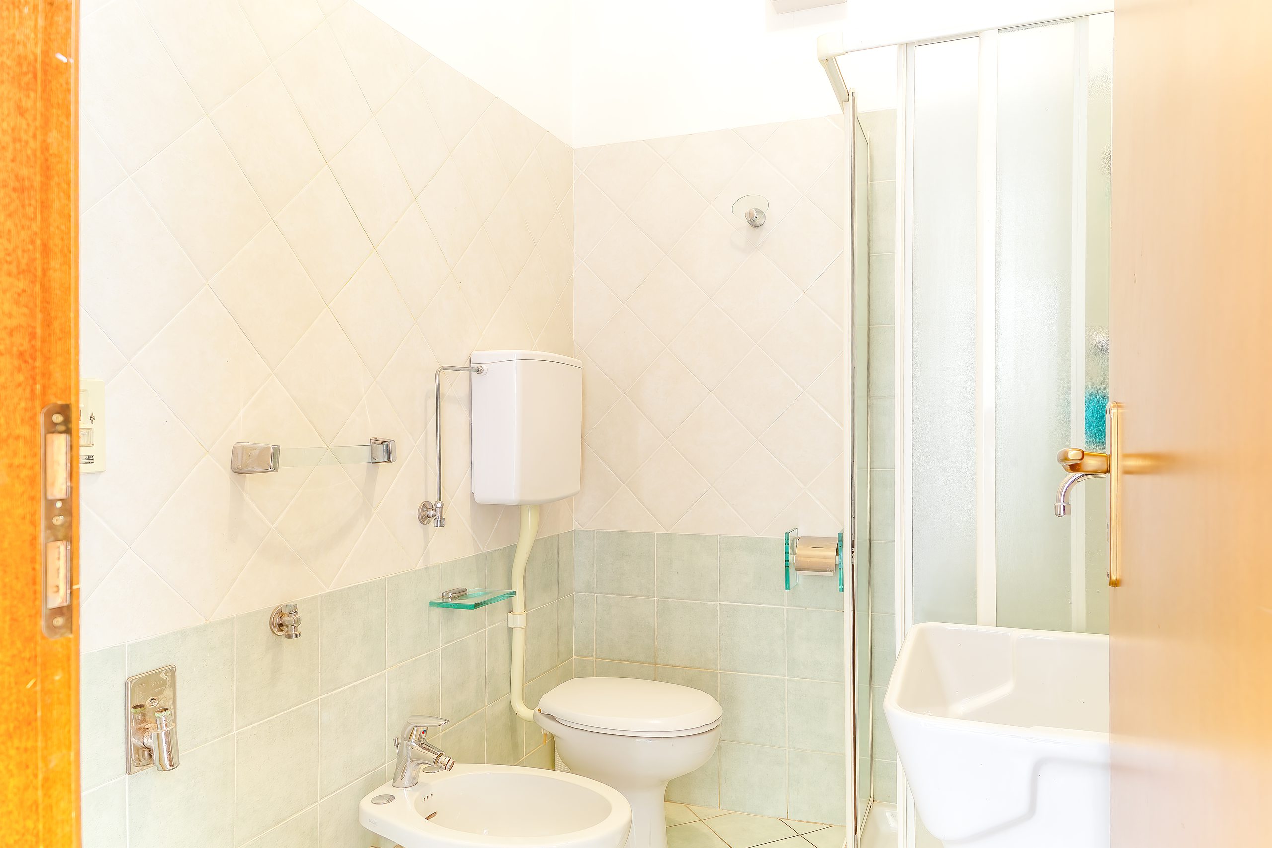 Bagno di servizio visto nel suo insieme