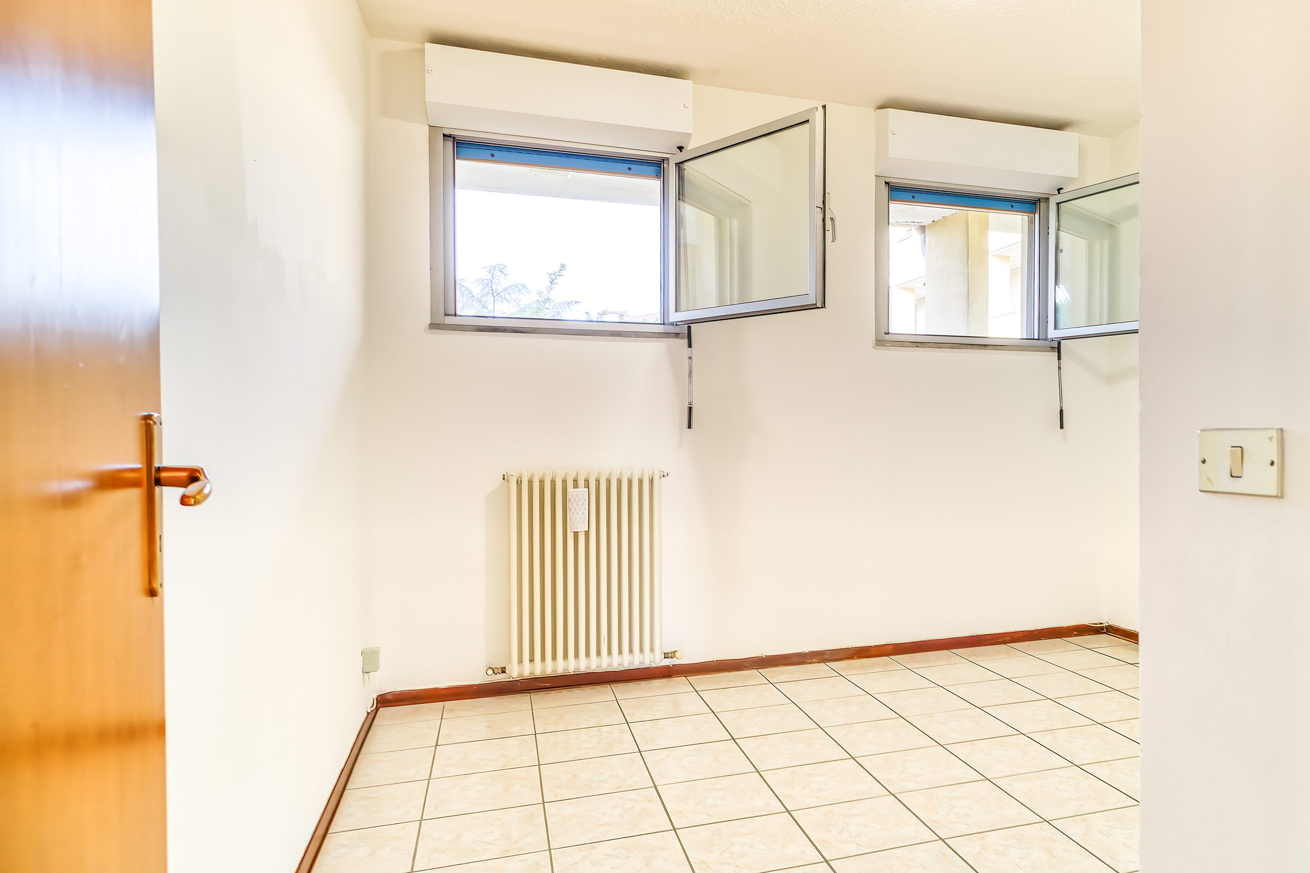 Terza camera da letto con due finestre