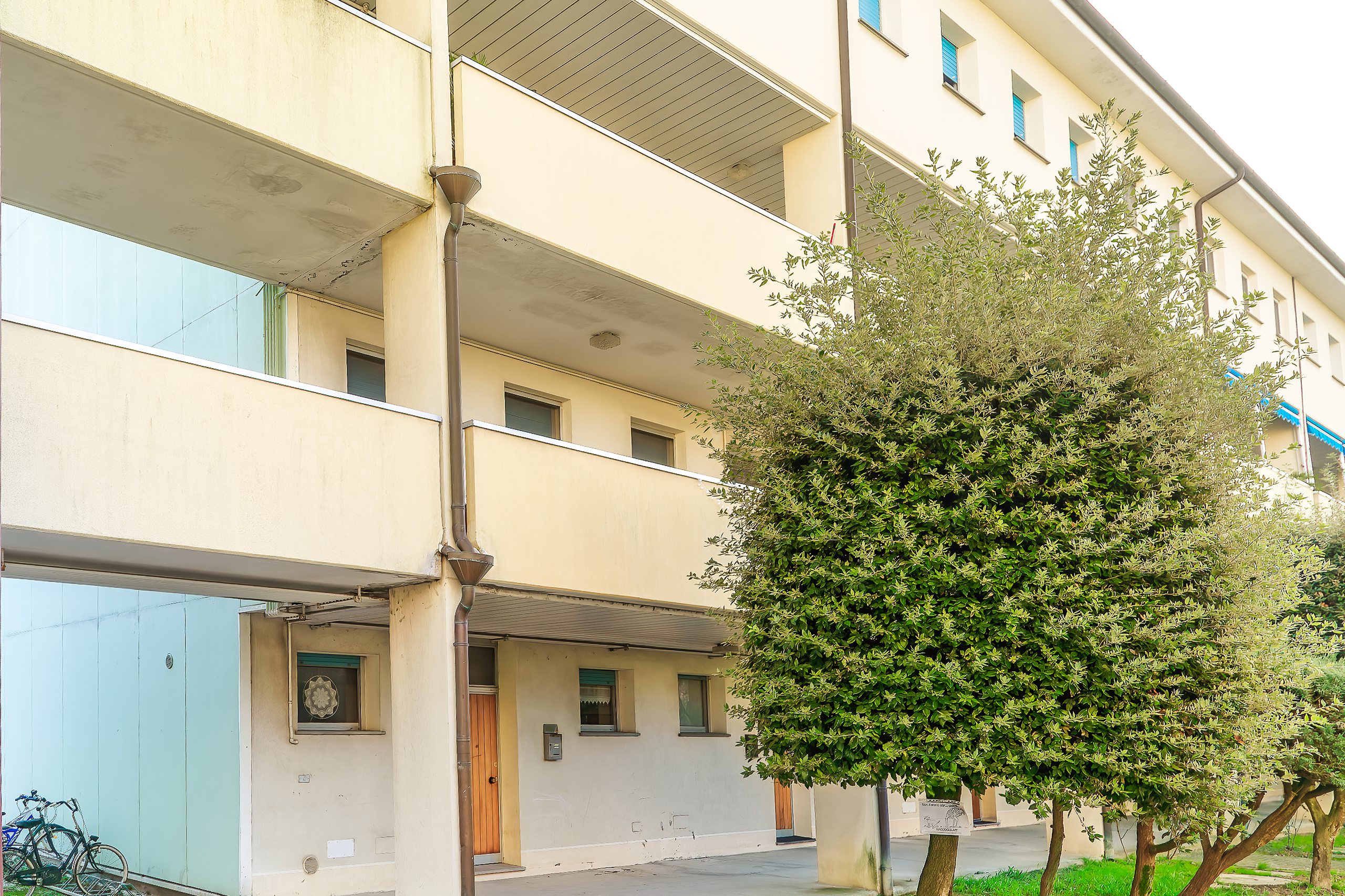 Il condominio di Piazzale Tiziano 30 visto dall'esterno
