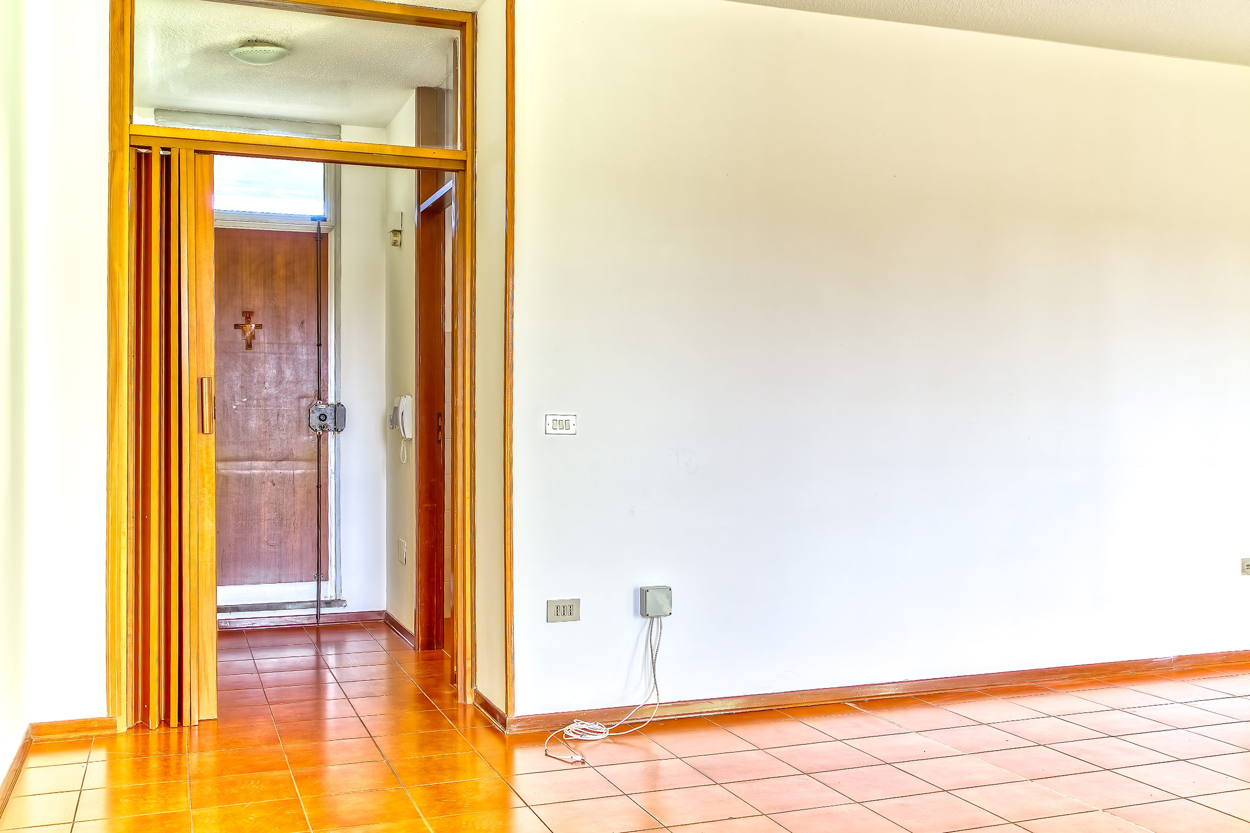 Ingresso dell'appartamento con vista verso il salone